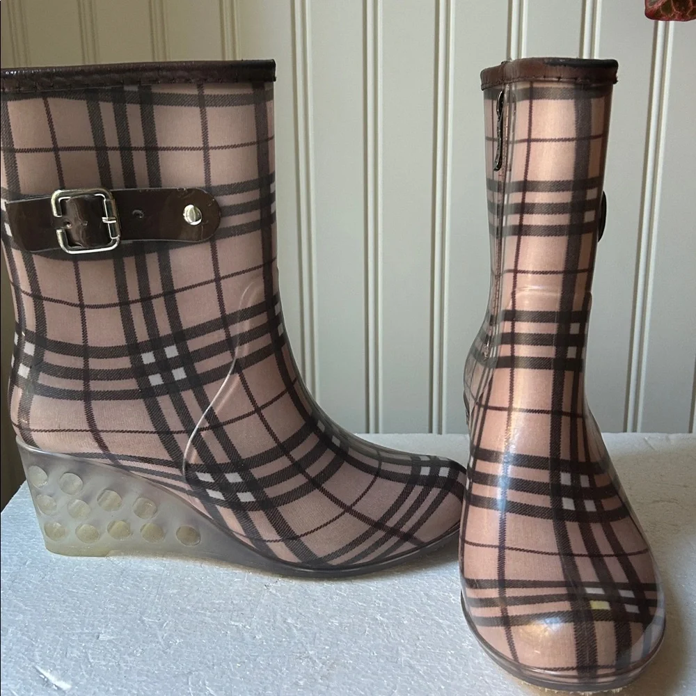 Sanming Mei perforated wedge heel pattern print ZipUp Rain Bootie Boot size37(6)